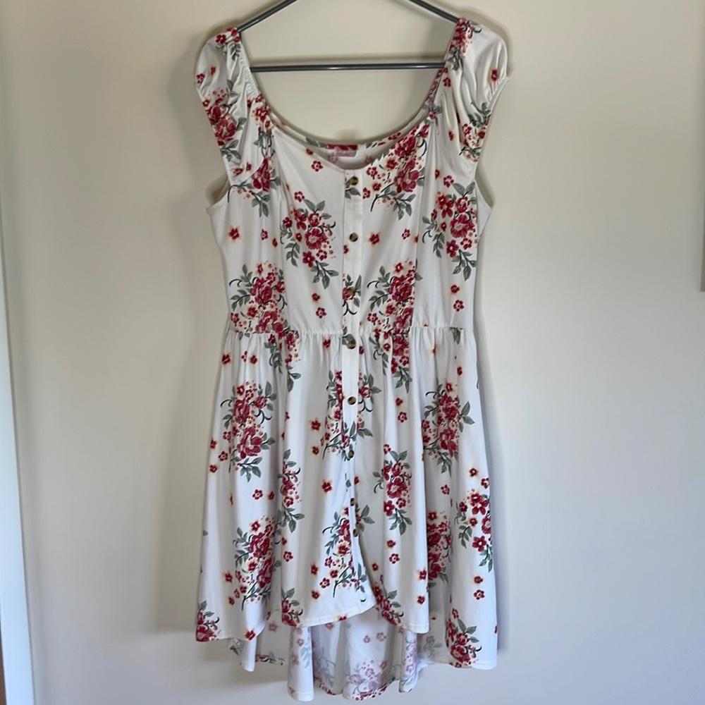 No Boundaries Juniors XL Dress White w Flowers High-Low Waist Defined
